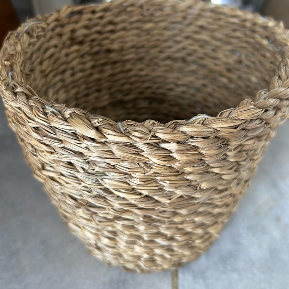 Natural Woven Basket - Picture 2 of 4